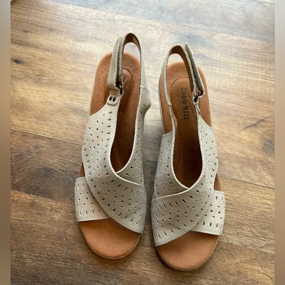 Cobb Hill brand new beige wedge sandals - Picture 2 of 10